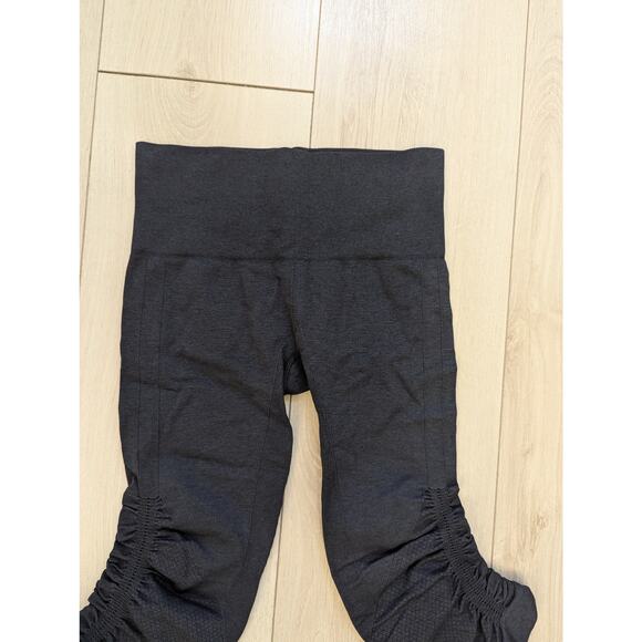 Lululemon Size 2 In The Flow Crop Leggings Heathered Black Activewear Pull On - Picture 3 of 10